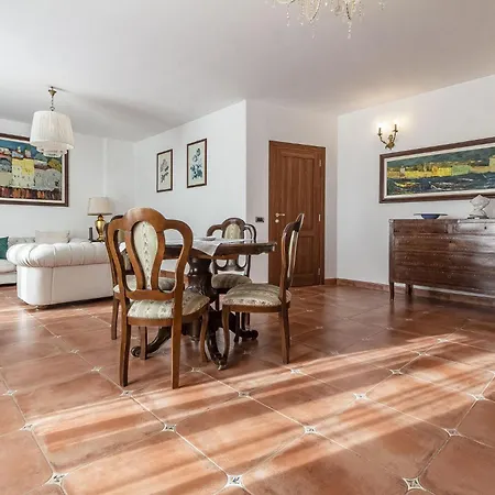 Exclusive Roth Sassari