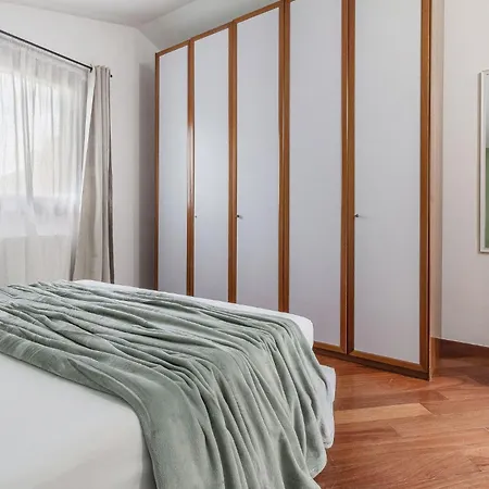 Exclusive Roth Apartment *